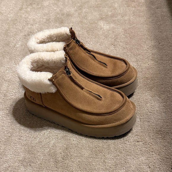 UGG Chestnut Funkette Boot - Picture 3 of 5